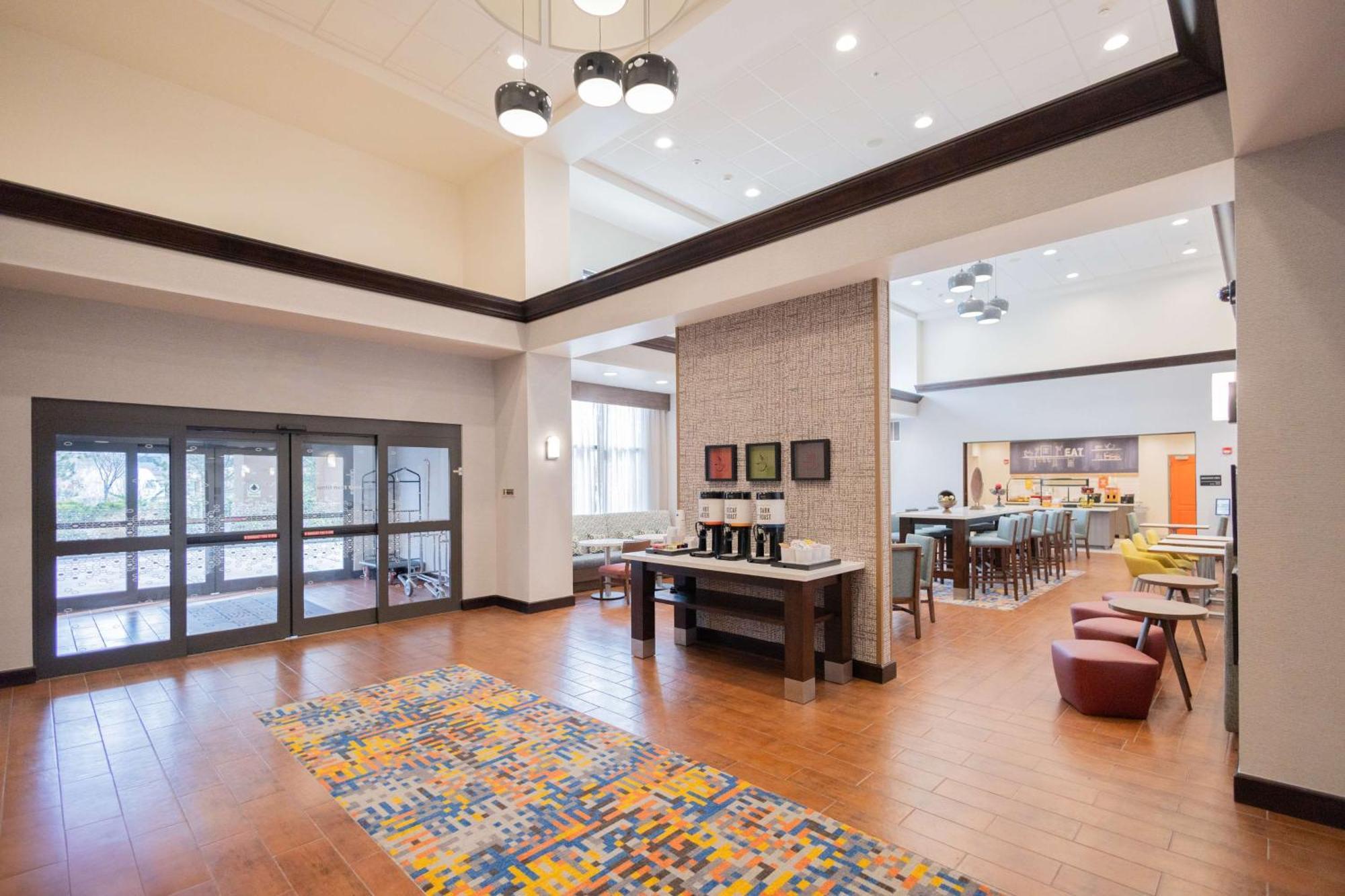 Hampton & By Hilton Seattle/kent 3*