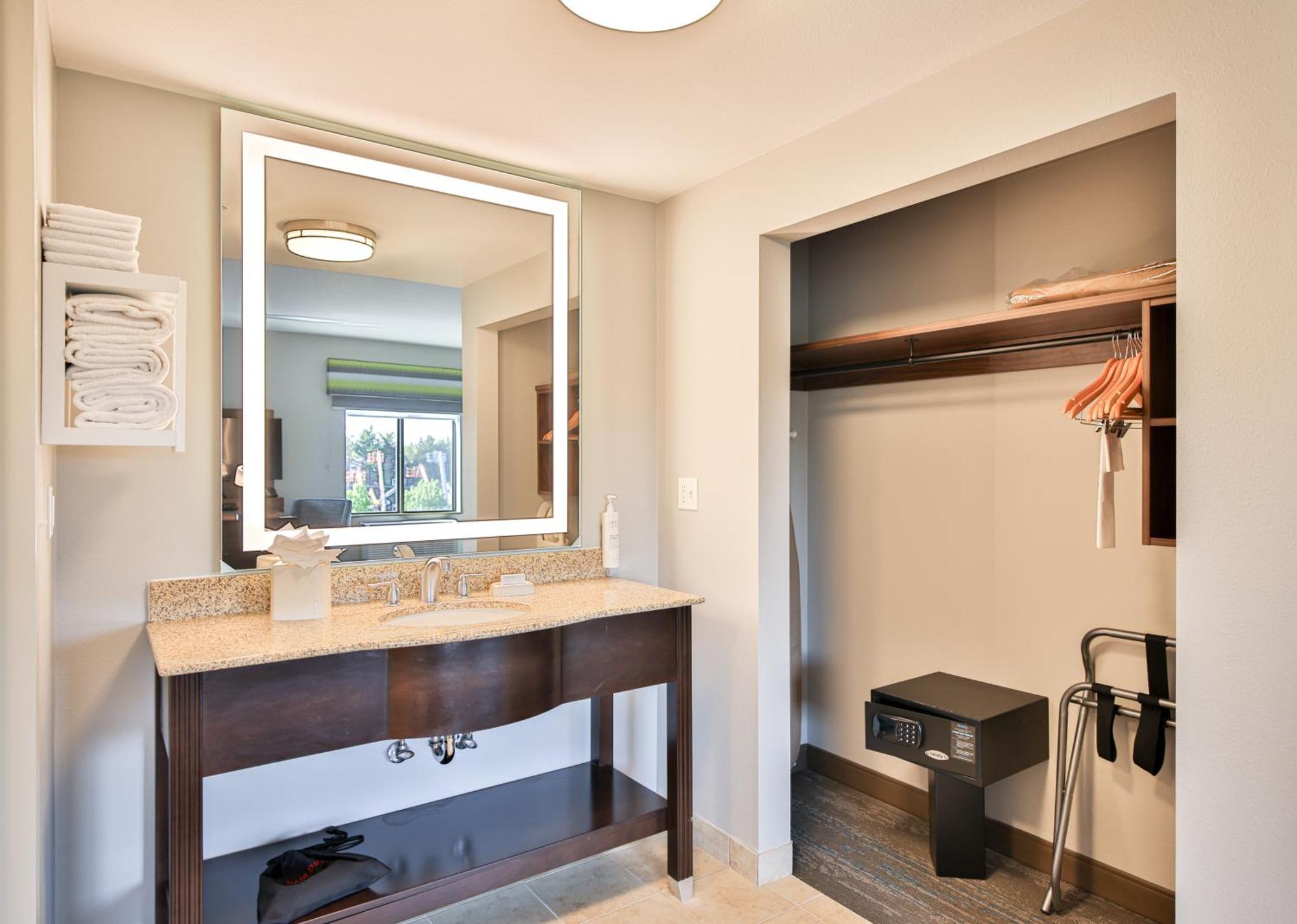 Hampton & By Hilton Seattle/kent 3*